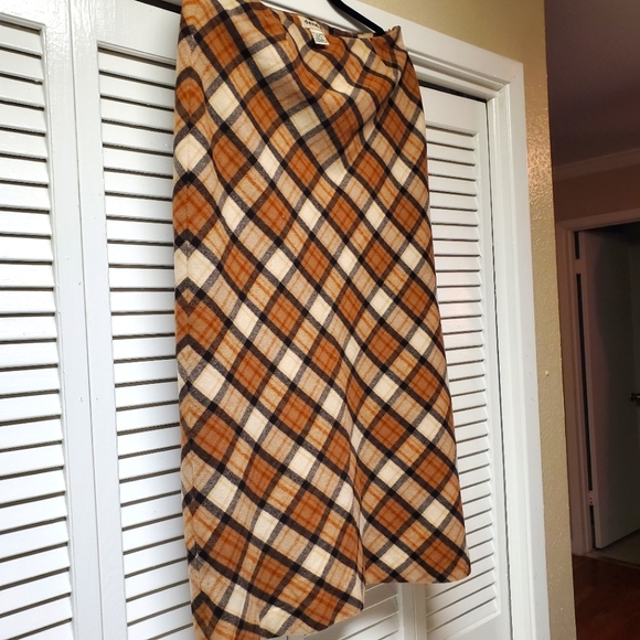 David n stylish skirt. Size 12 - Picture 7 of 8